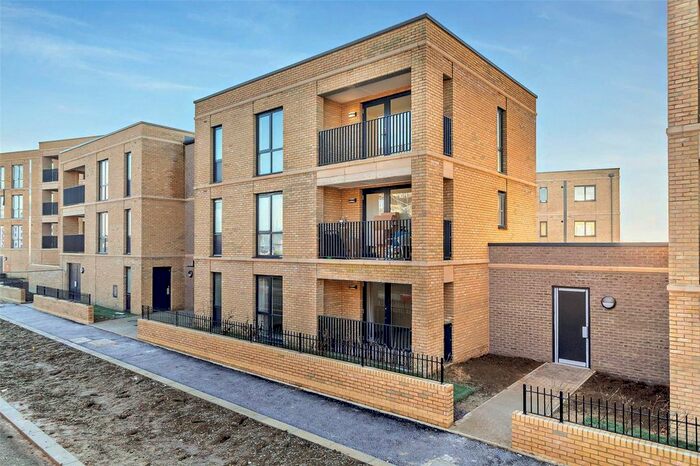 2 Bedroom Flat To Rent In Osprey Drive, Trumpington, Cambridge, CB2