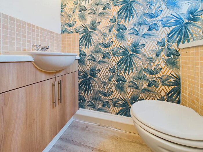 3 Bedroom Town House For Sale In Standhill Road, Carlton, Nottingham, NG4