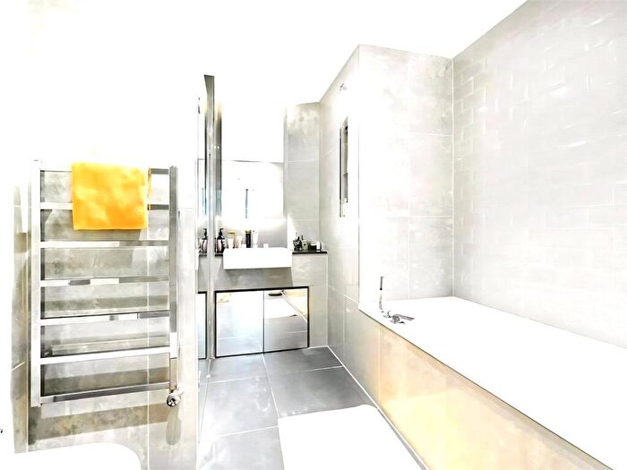 2 Bedroom Apartment To Rent In Meranti House, Alie Street, Aldgate, London, E1
