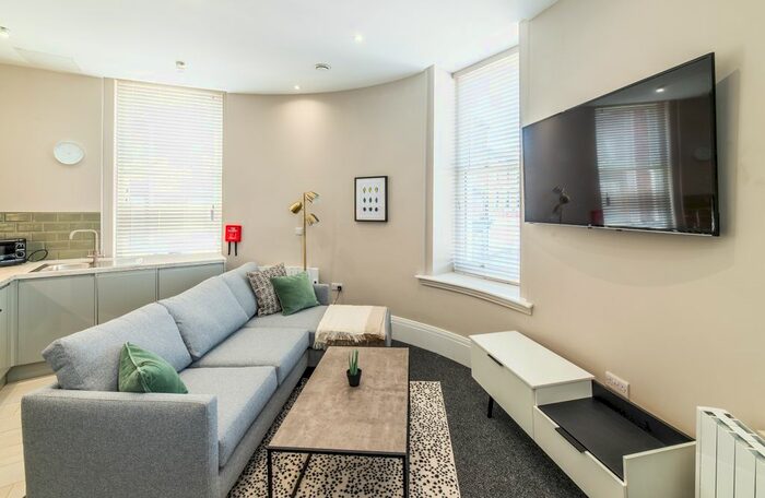 3 Bedroom Flat To Rent In Derby Road, Nottingham, Fg, NG1