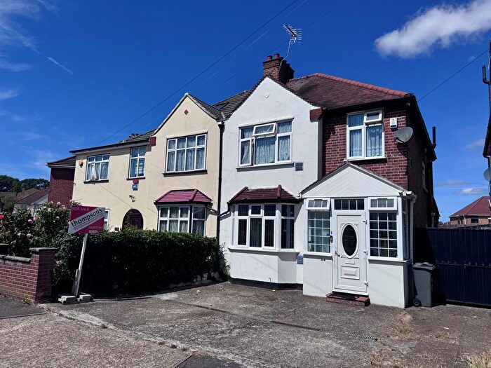 3 Bedroom Semi-detached House For Sale In Hogarth Gardens, Heston, Hounslow, TW5