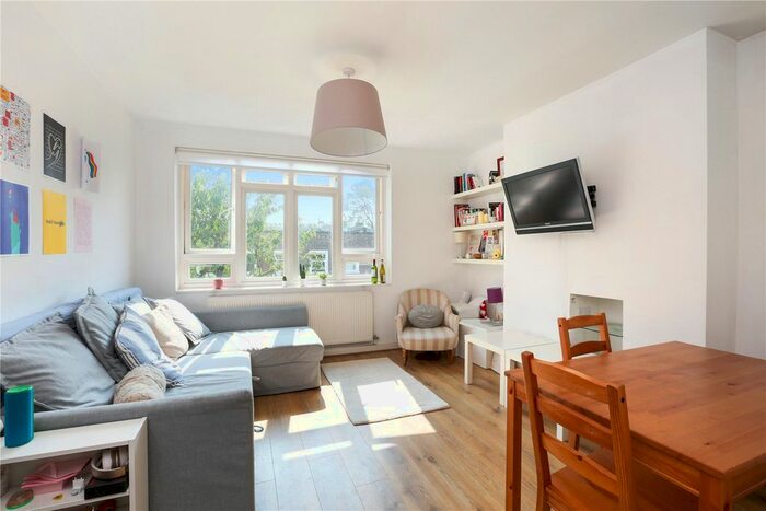 3 Bedroom Flat To Rent In Blenheim Crescent, London, W11