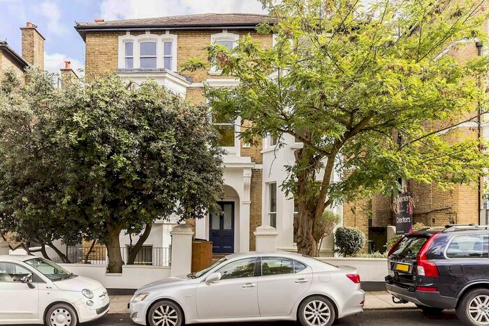 2 Bedroom Flat To Rent In Church Road, Richmond, TW10