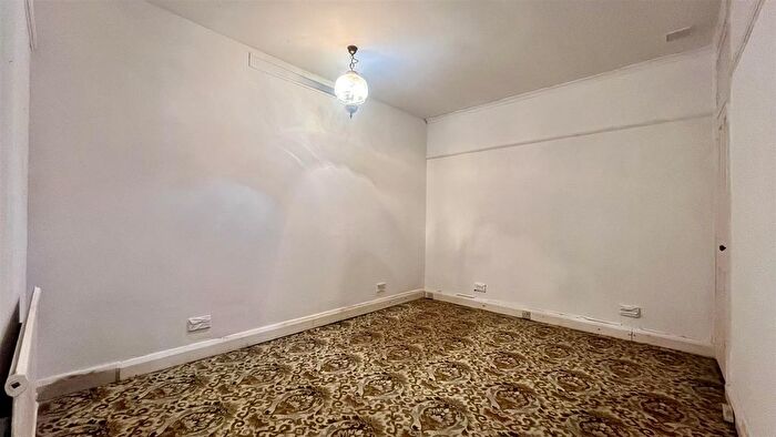 2 Bedroom Detached Bungalow To Rent In Benhilton Gardens, Sutton, SM1