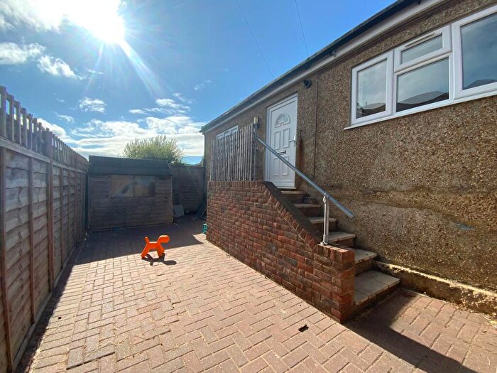 1 Bedroom Detached Bungalow To Rent In Lane End Road, High Wycombe, HP12