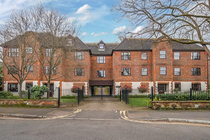 1 Bedroom Flat To Rent In Princes Road, Weybridge, KT13