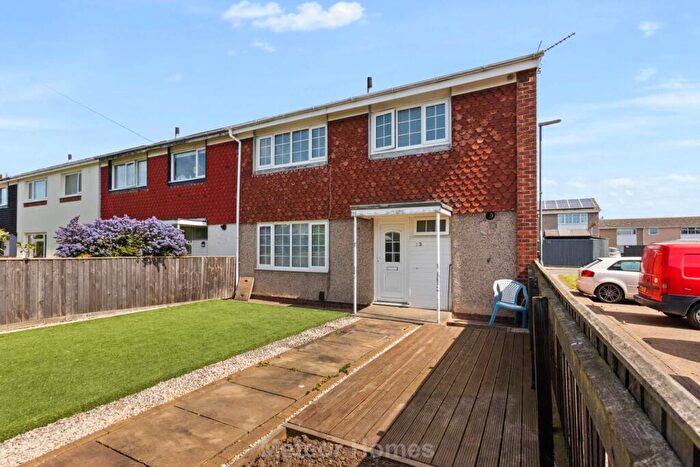 3 Bedroom End Of Terrace House For Sale In Byland Grove, Grimsby, DN37