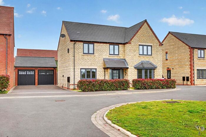 4 Bedroom Detached House For Sale In Blunt Rise, Blunsdon, Wiltshire, SN26