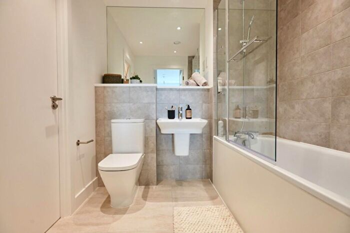 2 Bedroom Apartment To Rent In Apo - Barking Wharf, IG11
