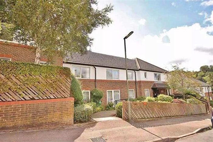 1 Bedroom Flat To Rent In Valley Court, Beechwood Gardens, CR3