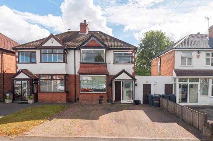3 Bedroom Semi-Detached House For Sale In Baldwins Lane, Birmingham, West Midlands, B28