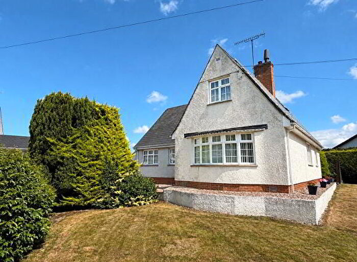 4 Bedroom Detached House With Garages For Sale In Montalto Court, Ballynahinch, BT24