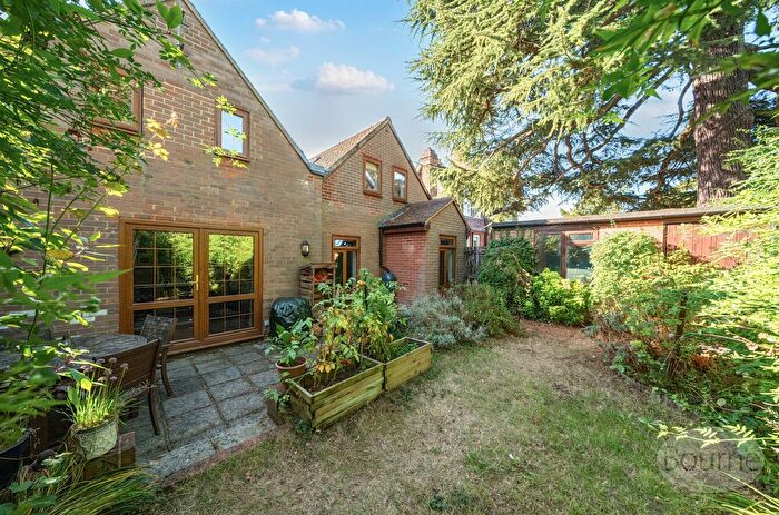 2 Bedroom Detached House For Sale In Warren Road, Guildford, Surrey, GU1