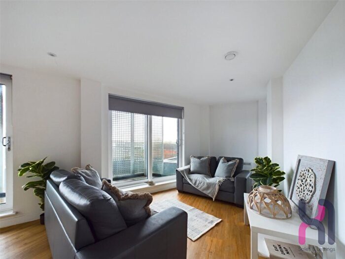 3 Bedroom Flat To Rent In The Plaza, Advent Way, Ancoats, Manchester, M4