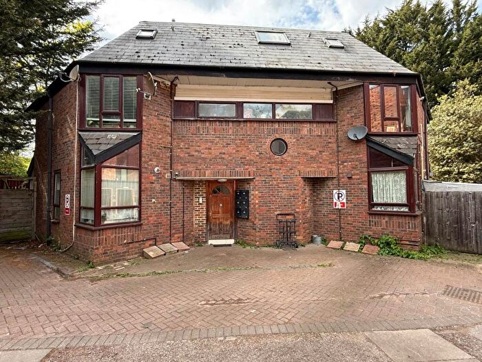 2 Bedroom Apartment To Rent In Dunfield Road, Catford, SE6