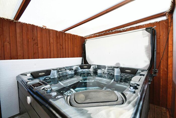2 Bedroom Bungalow For Sale In Sunningdale Park, Chesterfield, Derbyshire, S42