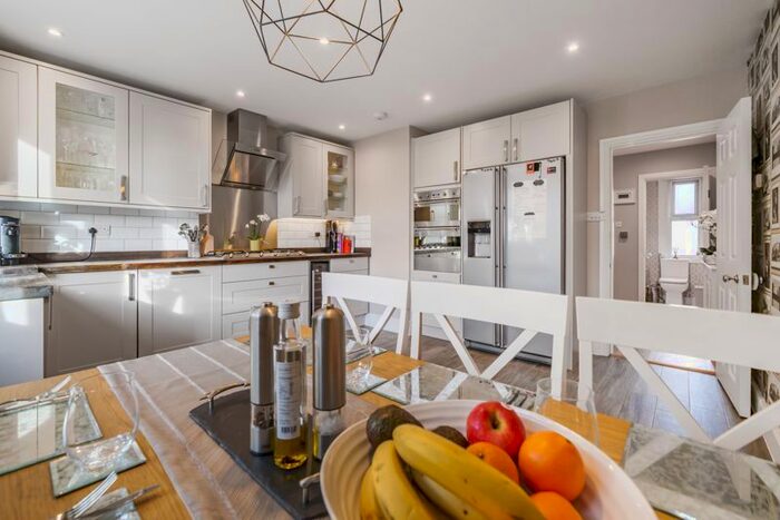 2 Bedroom Maisonette To Rent In Delamere Road, London, SW20