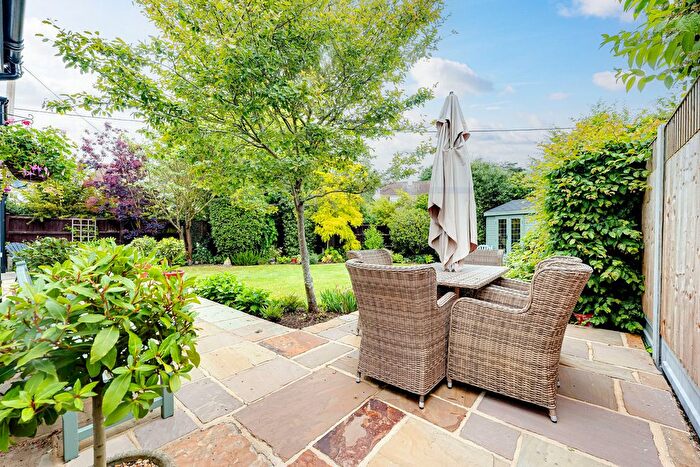 2 Bedroom Detached Bungalow For Sale In Oak Road, Rochford, SS4
