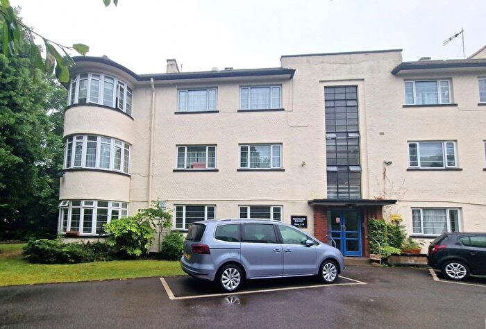 3 Bedroom Flat To Rent In Edgware Court, Edgware, HA8