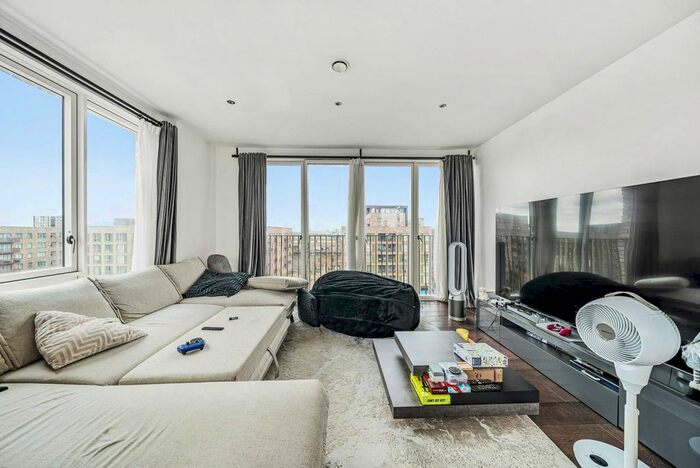 3 Bedroom Flat To Rent In Baillie Apartments, Gallions Reach, London, E16