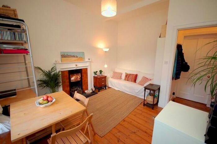 1 Bedroom Flat To Rent In St. Stephen Place, Edinburgh, EH3