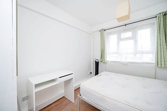 4 Bedroom Flat To Rent In King Square, Finsbury, London, EC1V