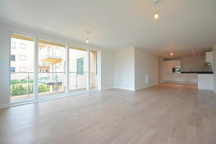 2 Bedroom Apartment To Rent In Dorchester Mansions, Old Bracknell Lane West, RG12