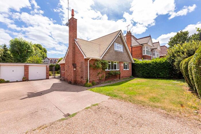 3 Bedroom Detached House For Sale In Ray Park Avenue, Maidenhead, SL6