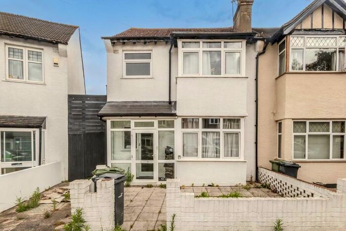 3 Bedroom Property To Rent In Aberfoyle Road, London, SW16