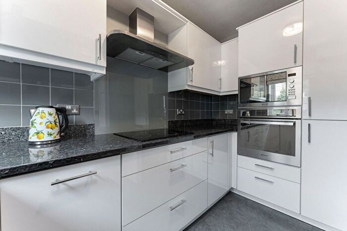2 Bedroom Flat For Sale In Cheam Road, Sutton, SM1