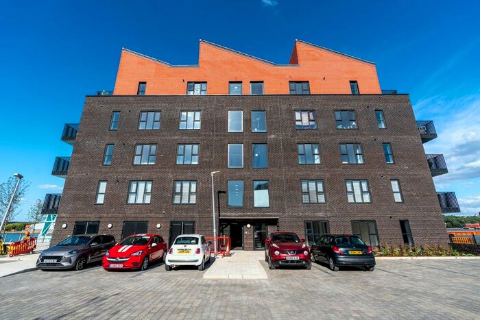 2 Bedroom Flat To Rent In Blue Boar Lane, Rochester, Kent, ME1