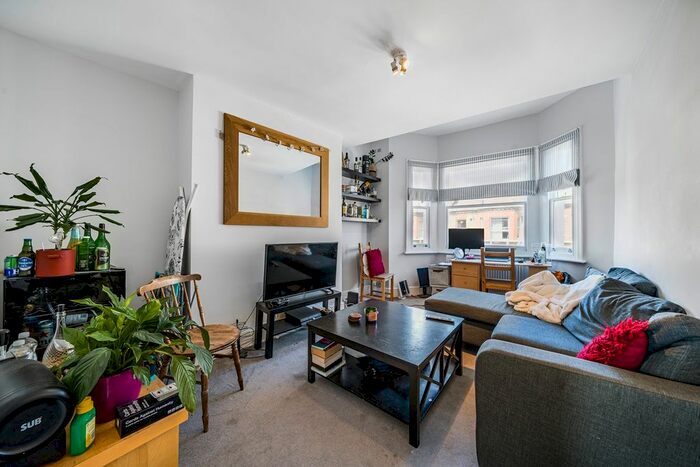 3 Bedroom Maisonette To Rent In Handforth Road, Oval, London, SW9