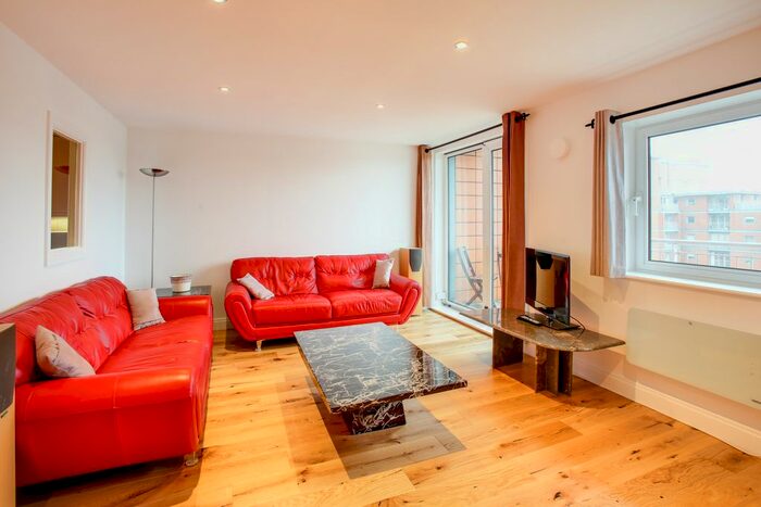 2 Bedroom Flat To Rent In Holland Gardens, Brentford, TW8