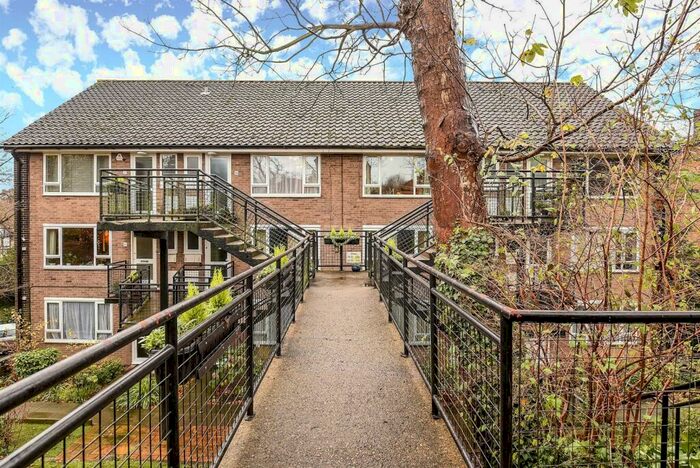 1 Bedroom Flat To Rent In Moat Lodge, London Road, Harrow On The Hill, HA1