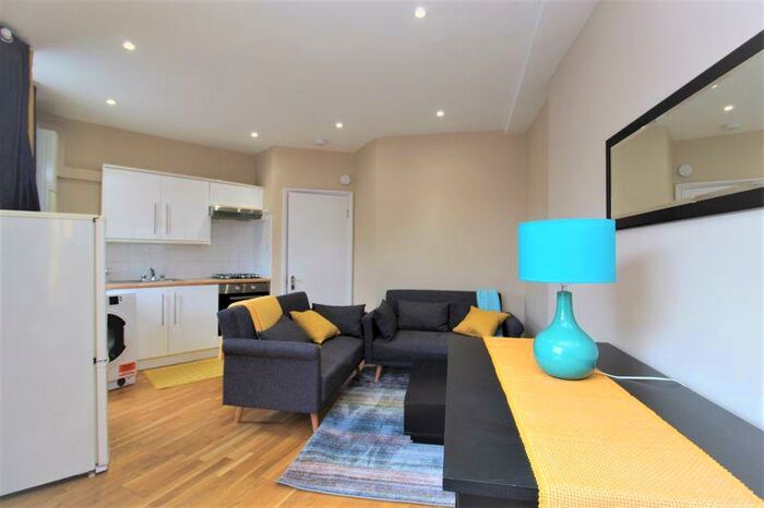 2 Bedroom Flat To Rent In High Road, Wood Green, N22