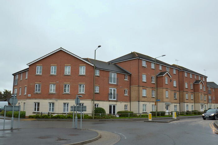 2 Bedroom Flat To Rent In St Lukes Court, AL10
