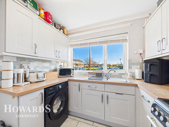 3 Bedroom Terraced House For Sale In Stirling Close, Lowestoft, NR32