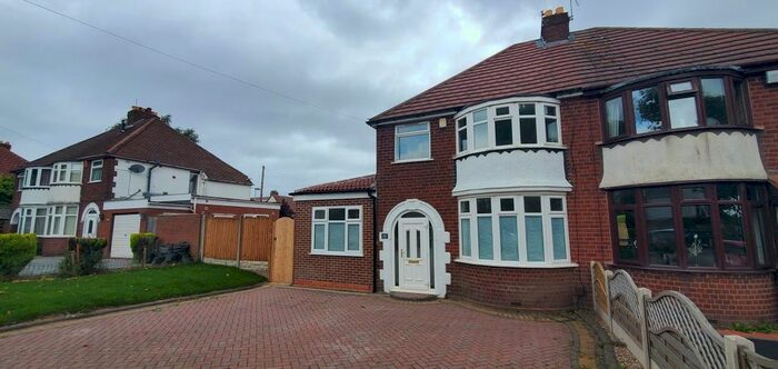 3 Bedroom Semi-Detached House To Rent In The Broadway Dudley, West Midlands, DY1