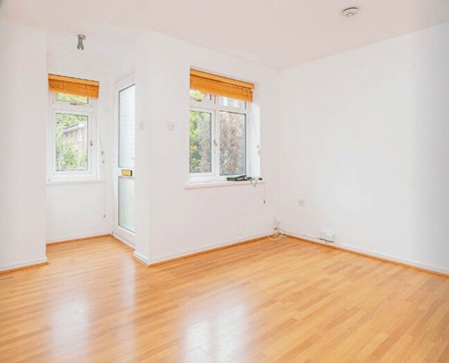 1 Bedroom Terraced House To Rent In Waverley Court, Woking, GU22