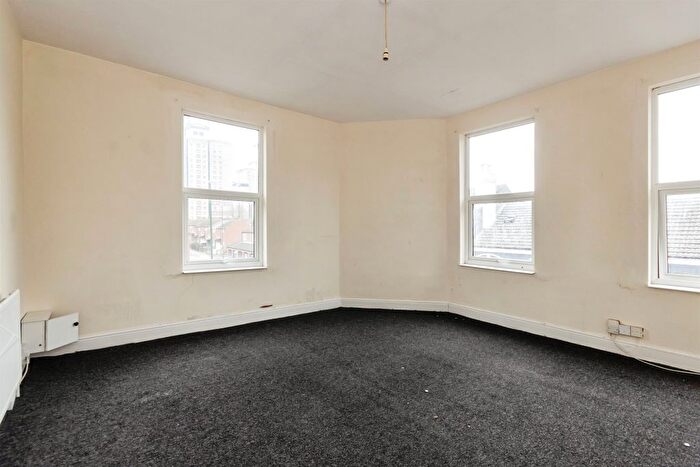 2 Bedroom End Of Terrace House For Sale In Hartley Road, Nottingham, NG7