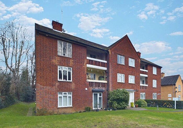 1 Bedroom Flat To Rent In Woodham Court, South Woodford, E18