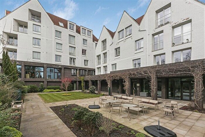 2 Bedroom Flat For Sale In A Leyton Road, Harpenden, AL5