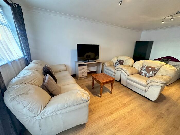 1 Bedroom Studio To Rent In Heston Road, Hounslow, TW5