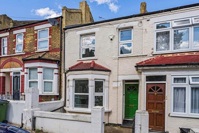 2 Bedroom Terraced House For Sale In Congo Road, London, SE18