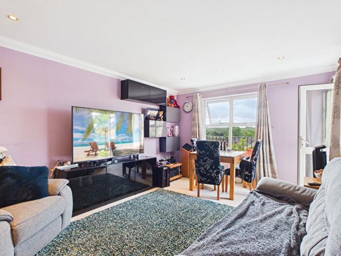 2 Bedroom Apartment For Sale In Russell Road, Basingstoke, RG21