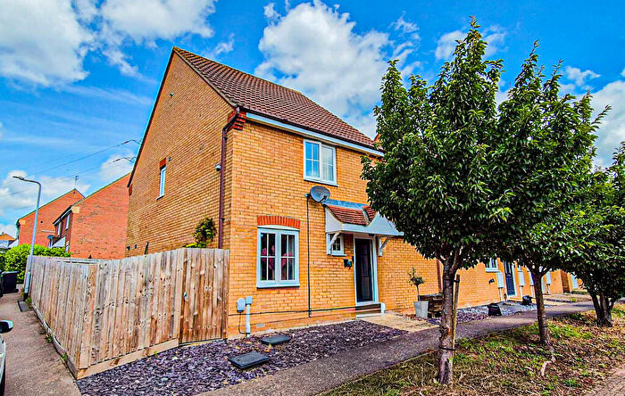 3 Bedroom Link Detached House For Sale In Randall Close, Irthlingborough, NN9