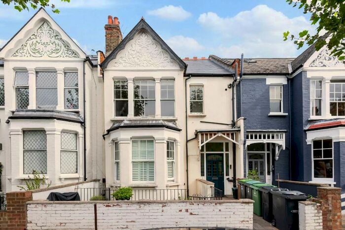 2 Bedroom Flat To Rent In Methuen Park, London, N10