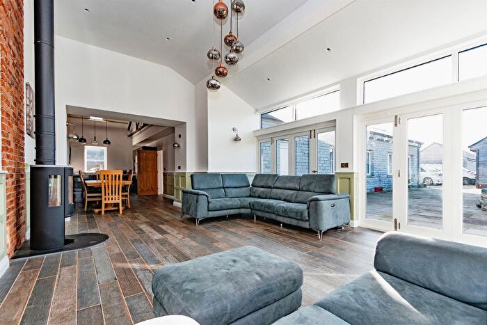 3 Bedroom Semi-Detached House For Sale In Watts Quarry Lane, Somerton, TA11