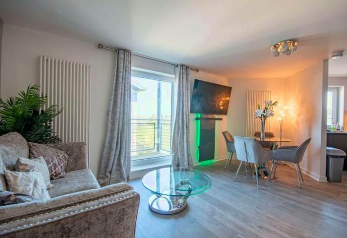 2 Bedroom Flat To Rent In Drybrough Crescent, Edinburgh, EH16