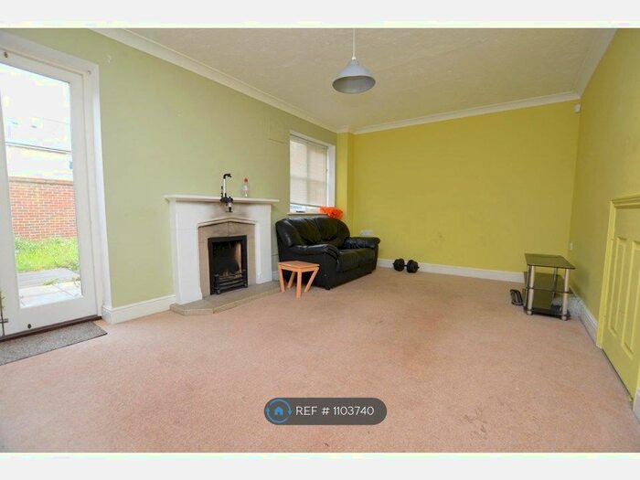 4 Bedroom Semi-Detached House To Rent In Elmstead Road, Colchester, CO4